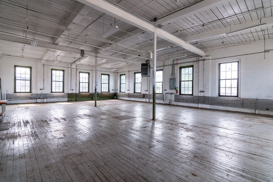 More Photos Of 248 Pine St, Pawtucket Warehouse For Sale