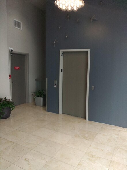 More Photos Of 917 Main St, Houston Apartments For Sale