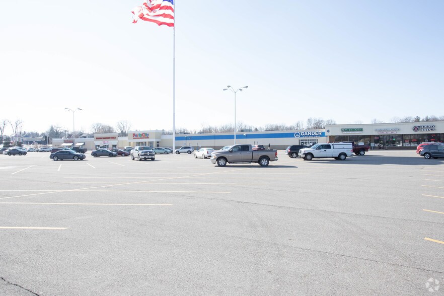 More Photos Of 4025-4141 24th Ave, Fort Gratiot Freestanding For Lease