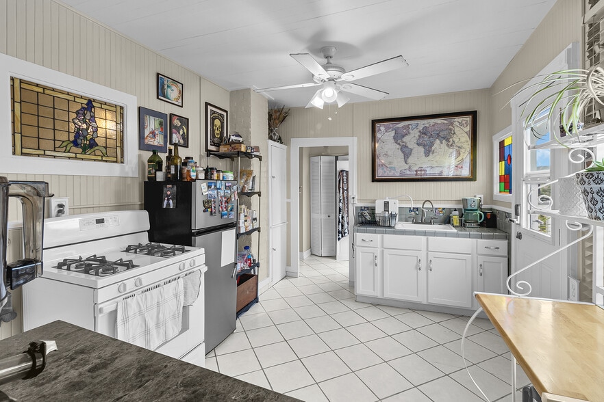 More Photos Of 883 Lighthouse Ave, Monterey General Retail For Sale