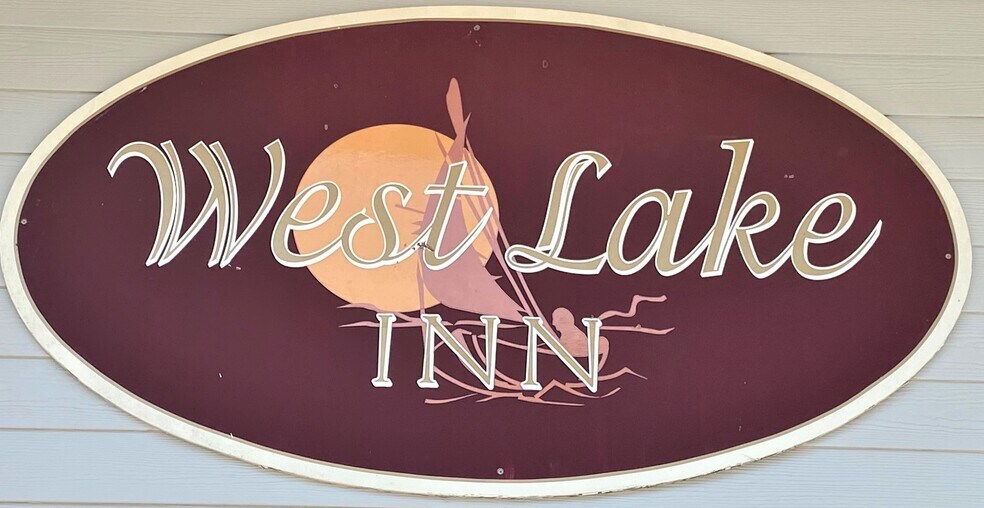 More Photos Of 411 W Lake Dr, Montauk Hotel For Sale