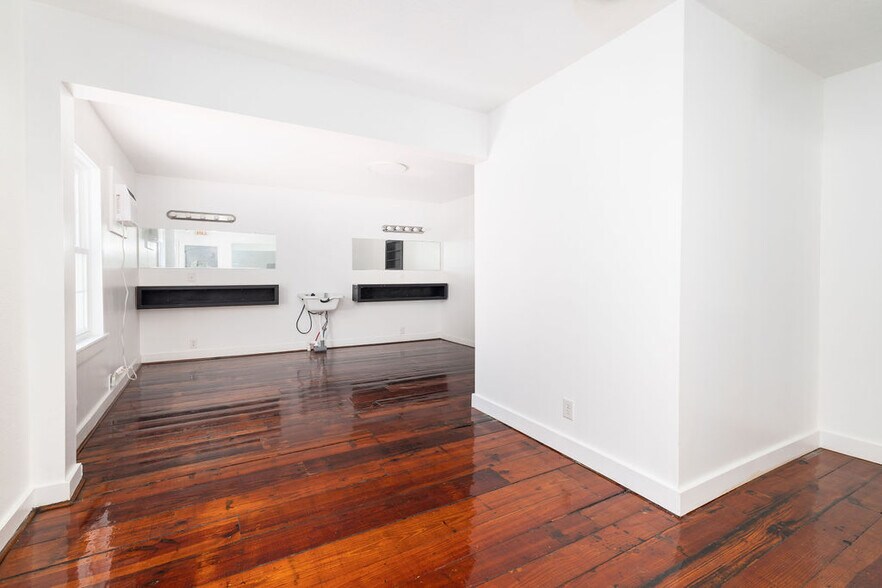 More Photos Of 3956 Rivers Ave, Charleston Office For Sale