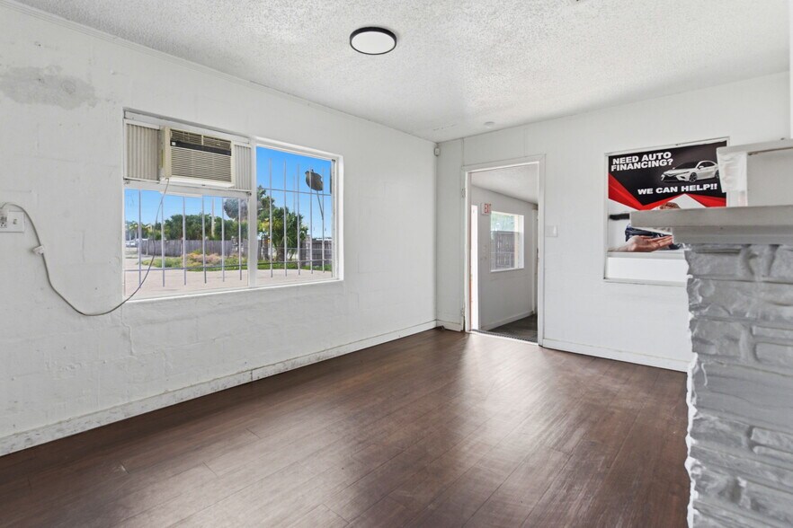 More Photos Of 8710 E Colonial Dr, Orlando Auto Dealership For Lease