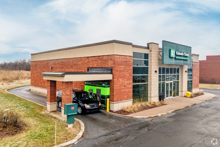 More Photos Of 582 Ch de Touraine, Boucherville Unknown For Lease