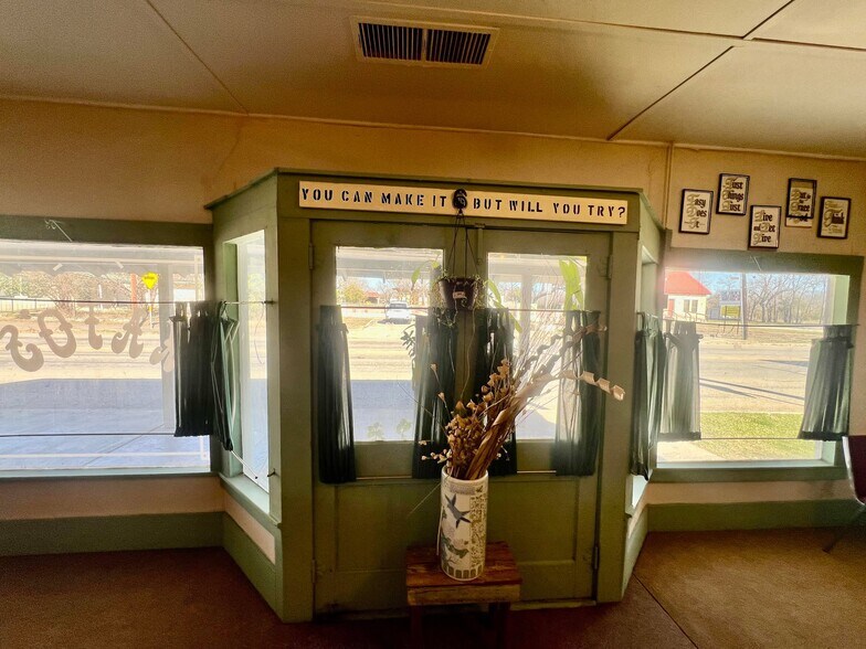 More Photos Of 309 FM 480, Center Point Fast Food For Sale