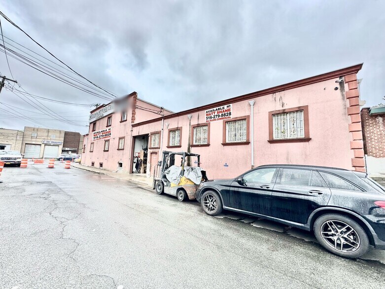 More Photos Of 81 Sheridan Blvd, Inwood Warehouse For Sale