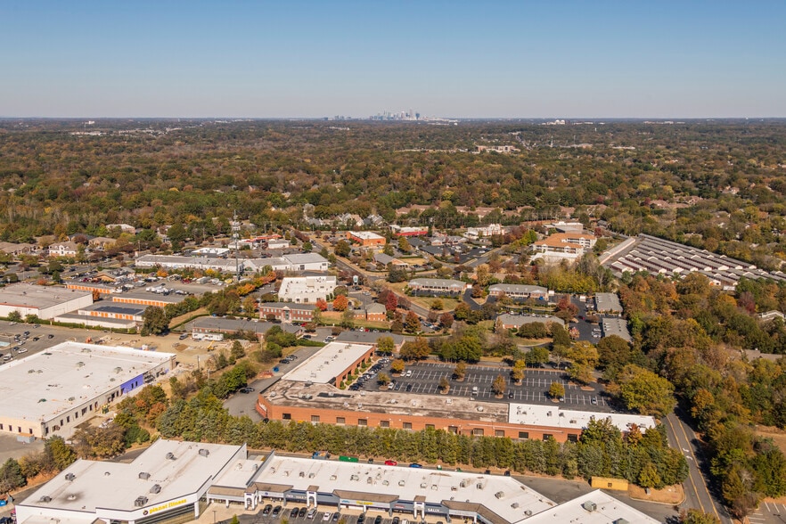 More Photos Of 10100 Park Cedar Dr, Charlotte Light Distribution For Lease