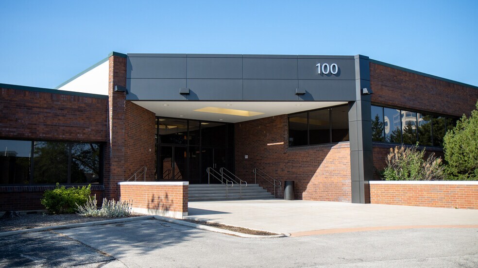 More Photos Of 200 W 22nd St, Lombard Unknown For Lease