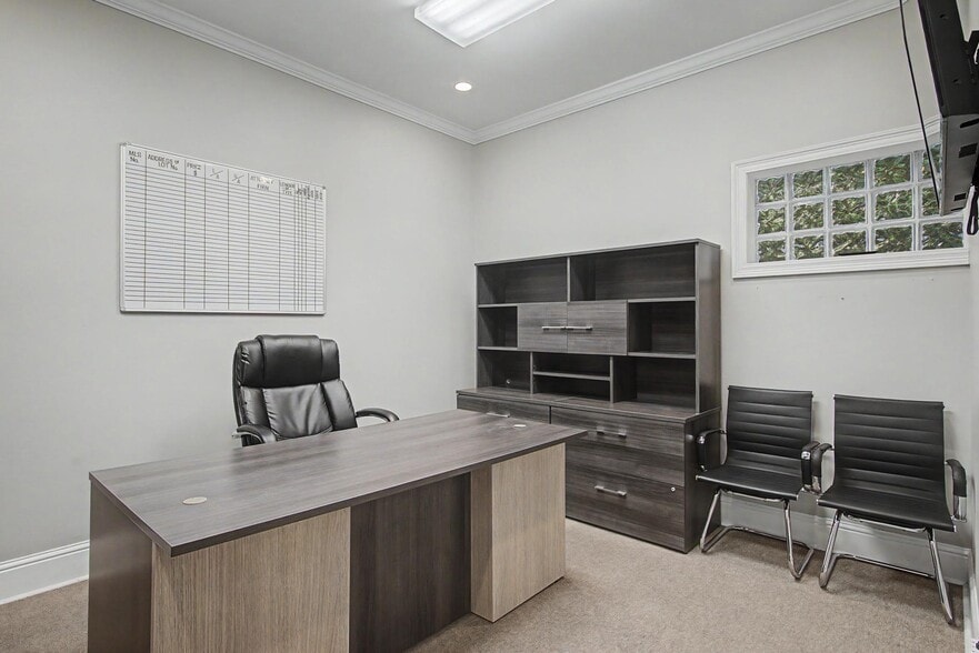More Photos Of 3506 Washington Ave, Gulfport Office For Lease