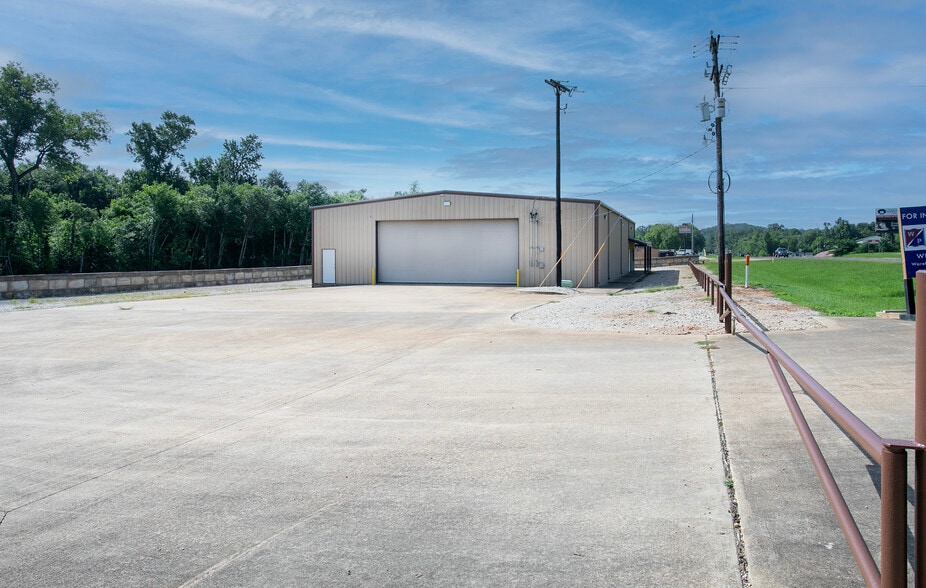 More Photos Of 15503 TX-110, Whitehouse Warehouse For Lease