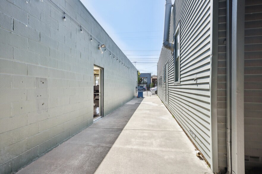 More Photos Of 1015 Howard Ave, San Mateo Service For Sale