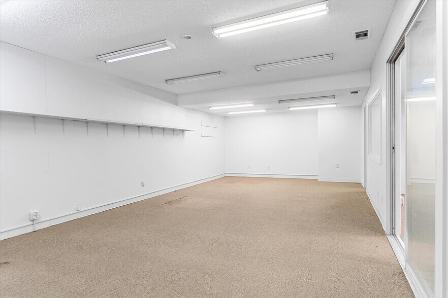 More Photos Of 1608 W Moore Ave, Terrell Auto Dealership For Sale