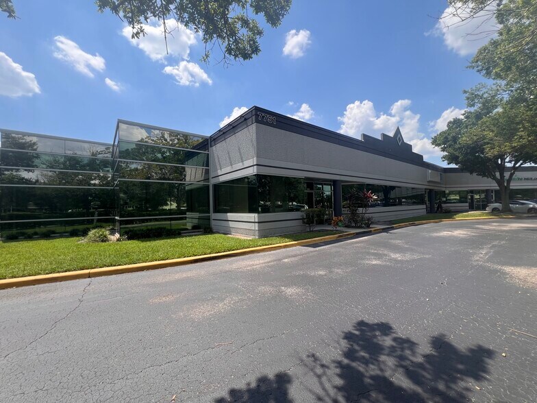 More Photos Of 7751 Kingspointe Pky, Orlando Light Distribution For Lease