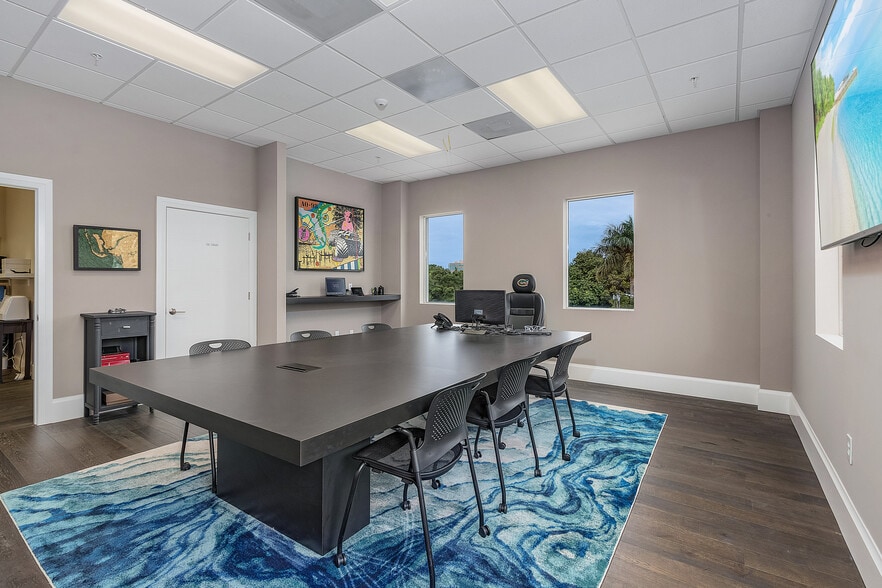 More Photos Of 2200 Broadway, Fort Myers Office For Lease