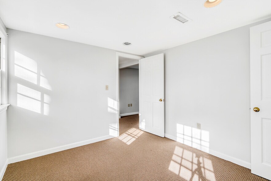 More Photos Of 311 Boston Post Rd, Wayland Office For Sale