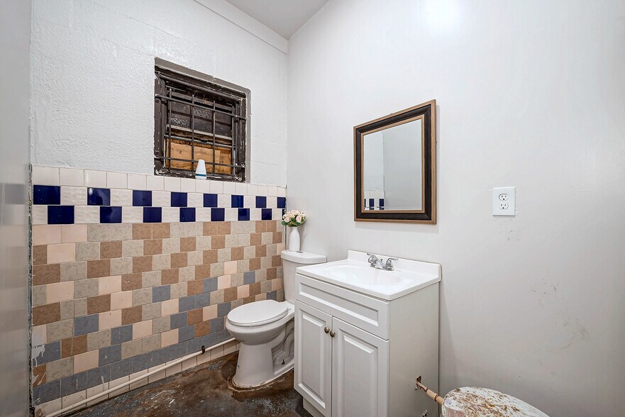 More Photos Of 9007 Irvington Blvd, Houston Freestanding For Sale