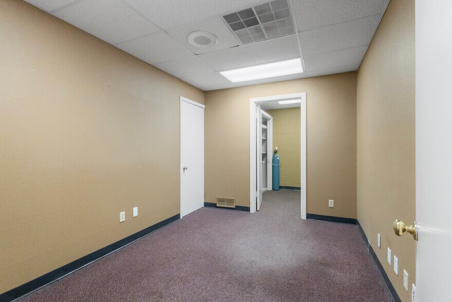 More Photos Of 421 S Beckham Ave, Tyler Medical For Sale