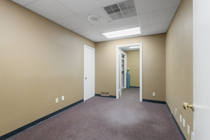 More Photos Of 421 S Beckham Ave, Tyler Medical For Lease