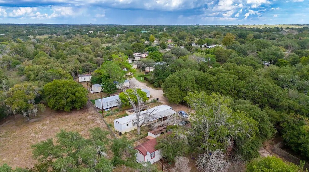 More Photos Of 102 Oak Ridge Dr, Floresville Trailer Camper Park For Sale