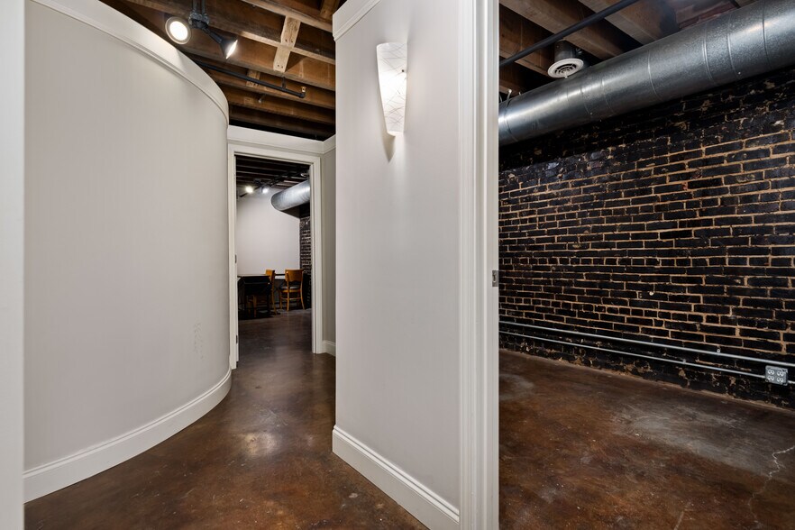 More Photos Of 247 Broad St, Kingsport Loft Creative Space For Sale