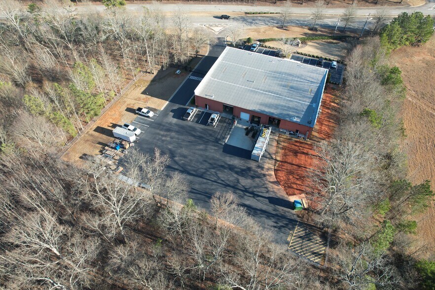 More Photos Of 4052 Thurmon Tanner Rd, Flowery Branch Flex For Lease