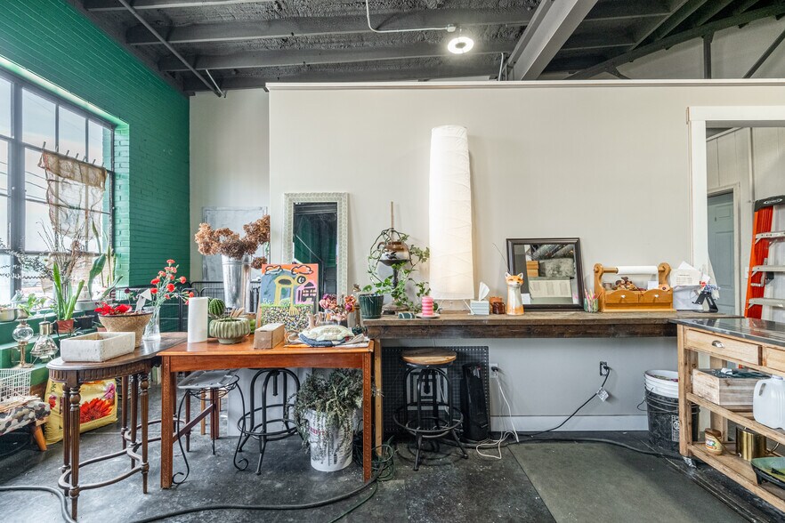 More Photos Of 119 N Jackson St, Perryville General Retail For Sale