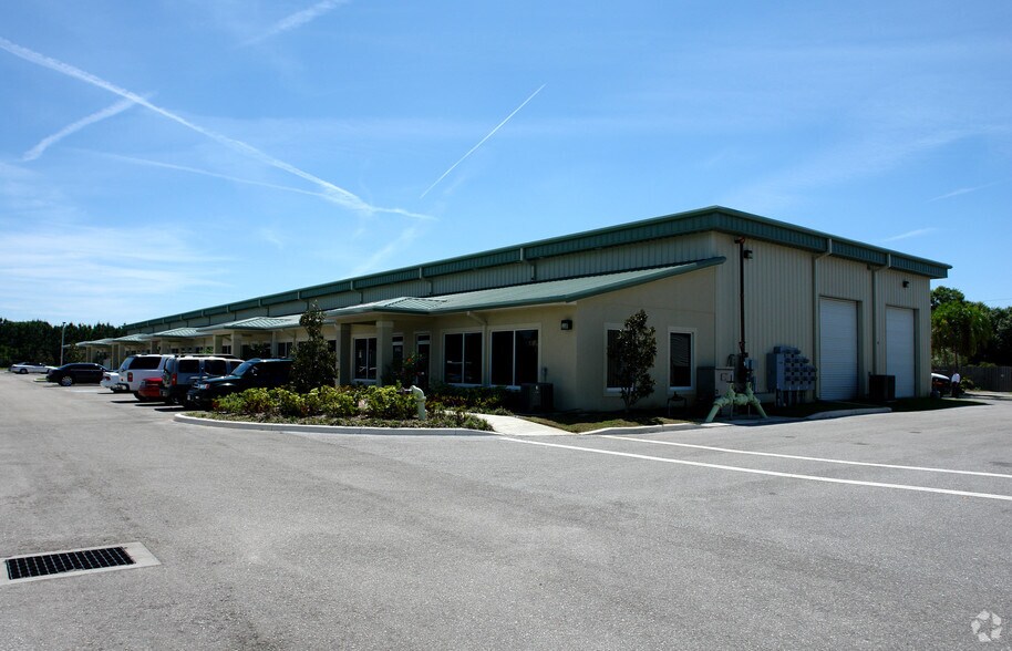 More Photos Of 4460-4514 McAshton St, Sarasota Warehouse For Sale