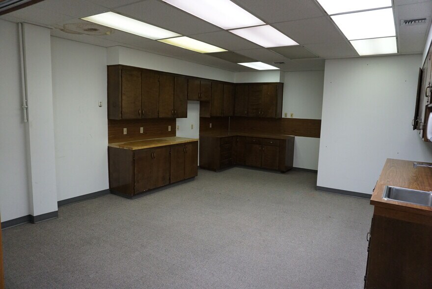 More Photos Of 1109 Meade Ave, Prosser Office For Sale