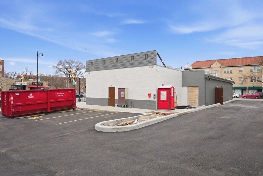 More Photos Of 2201 W Howard St, Chicago Restaurant For Lease