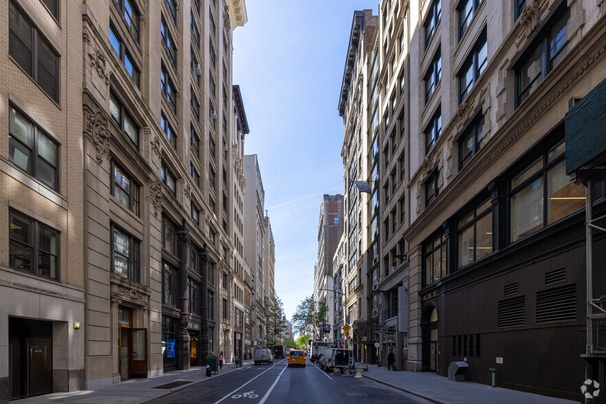 More Photos Of 40-42 W 17th St, New York Apartments For Lease