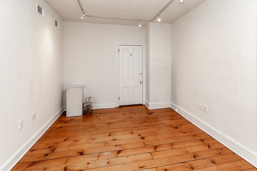 More Photos Of 24 N Main St, Lambertville Office For Sale