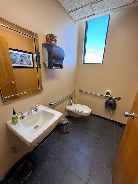 More Photos Of 288 Walnut St, Newton Office For Lease