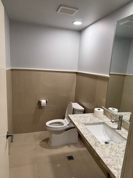More Photos Of 219 N 21st Ave, Hollywood Storefront Retail Office For Lease