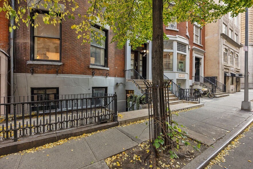 More Photos Of 7 W 16th St, New York Apartments For Sale