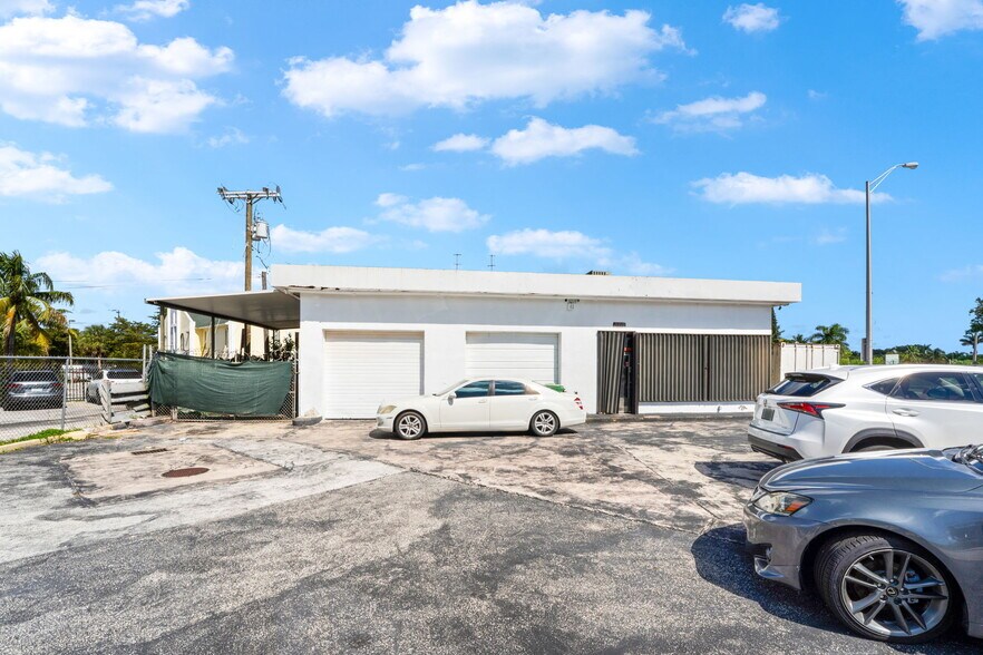 Primary Photo Of 11815 NE 2nd Ave, Miami Auto Repair For Sale