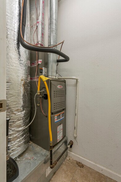 More Photos Of 1004 N Victor Ave, Tulsa Warehouse For Sale