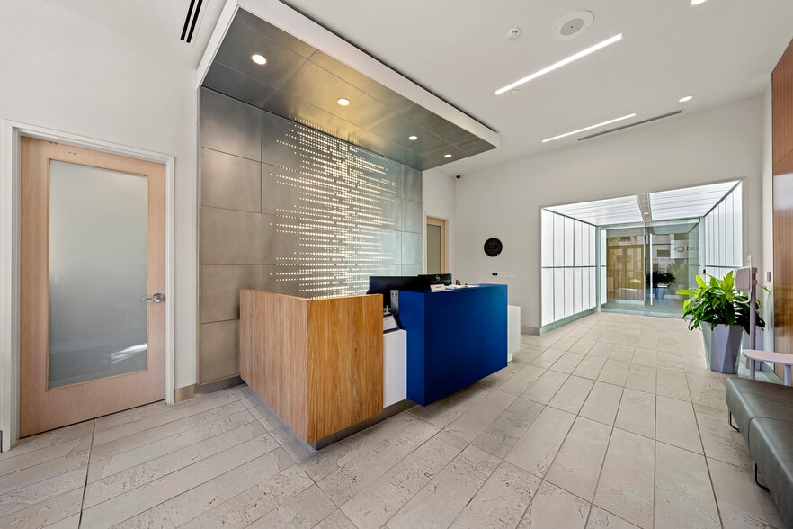 More Photos Of 415 S Broad St, Alpharetta Office For Sale