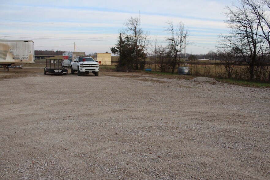 More Photos Of 1401 Black River Industrial Park Rd, Poplar Bluff Flex For Sale