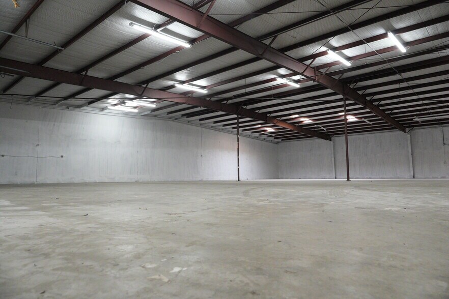 More Photos Of 501 Industrial Dr, Richardson Warehouse For Lease