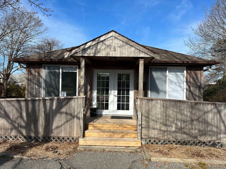 More Photos Of 13 Falmouth Heights Rd, Falmouth Office For Lease