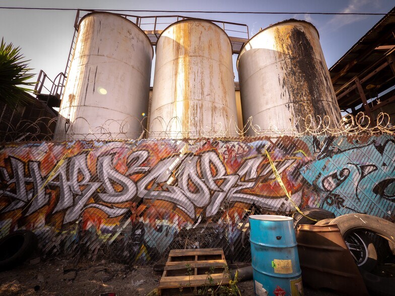 More Photos Of 6000 Avalon Blvd, Los Angeles Warehouse For Lease