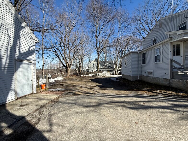 More Photos Of 2 Lyon St, Putnam Apartments For Sale