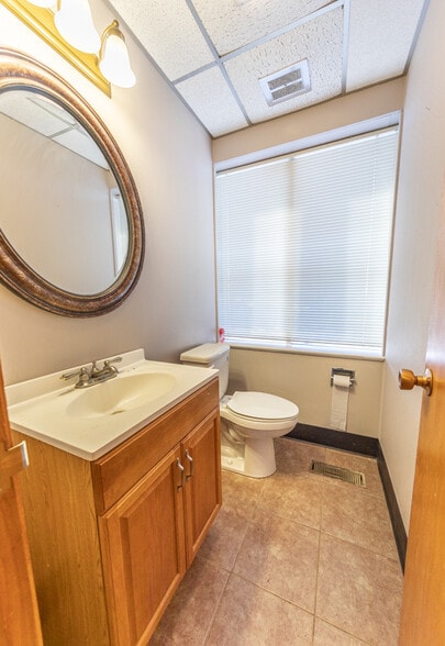 More Photos Of 5 Briercroft Office Park, Lubbock Office For Sale
