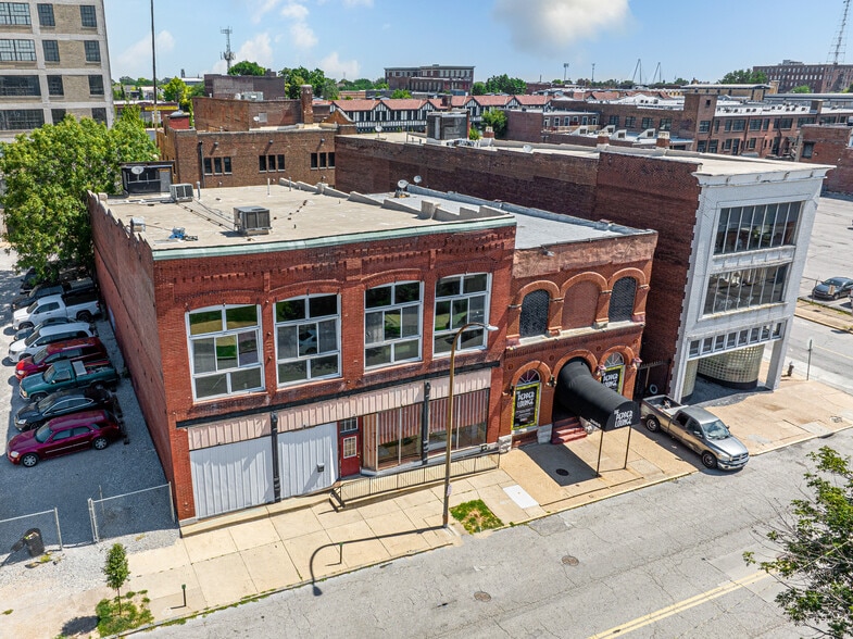 More Photos Of 2007-2009 Locust St, Saint Louis Storefront Retail Residential For Lease