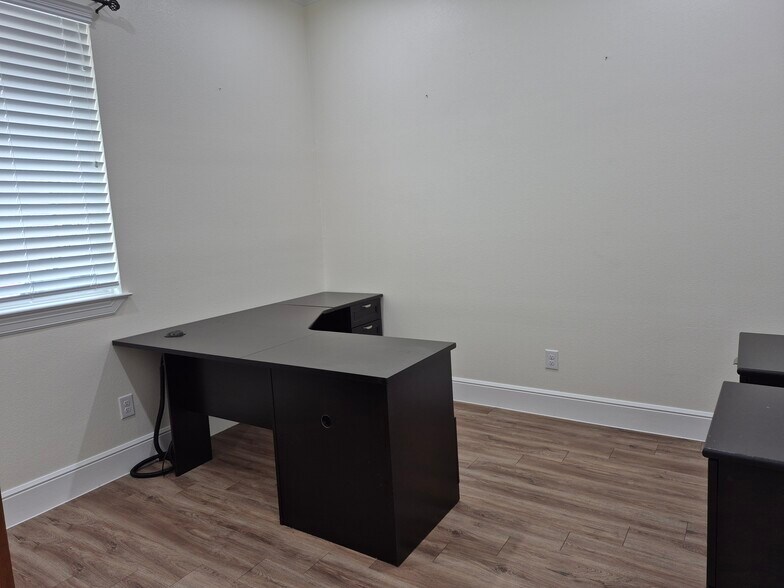 More Photos Of 17142 N Eldridge Pky, Tomball Medical For Lease