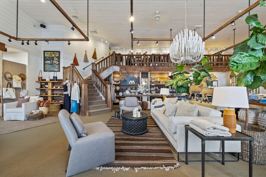 More Photos Of 10470 Lansing St, Mendocino Storefront For Sale