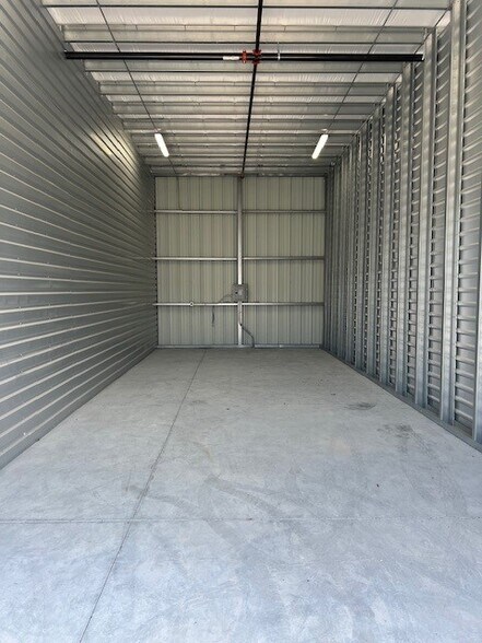 More Photos Of 2750 N Tamiami Trl, North Fort Myers Light Manufacturing For Lease