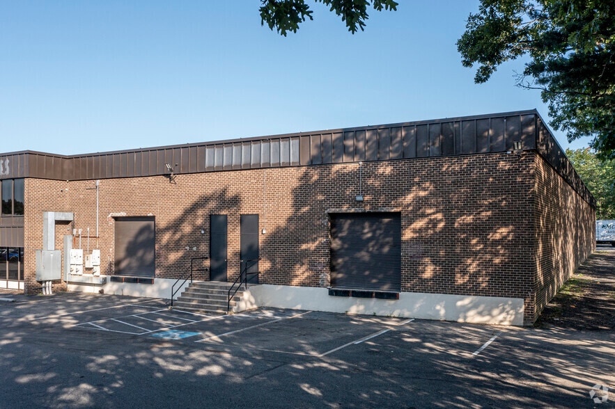 More Photos Of 44 Industrial Park Dr, Waldorf Warehouse For Lease