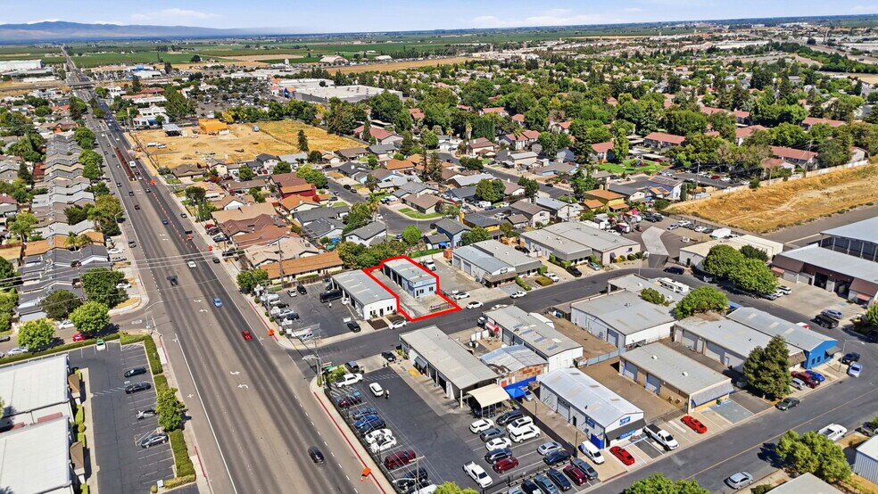 More Photos Of 1649 Carnegie St, Turlock Warehouse For Lease