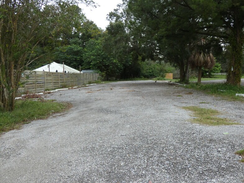 More Photos Of 410 Broad St, Brooksville Freestanding For Lease